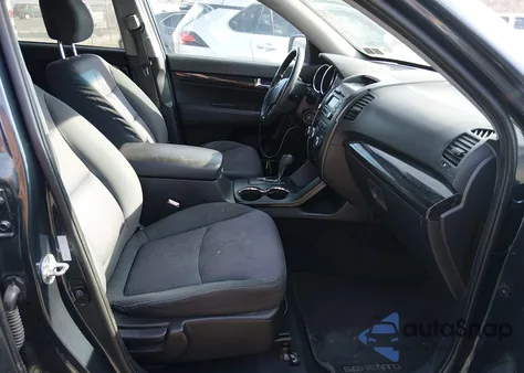 2011 Kia Sorento Lx z USA, uszkodzony, nr VIN 5XYKT3A17BG183032